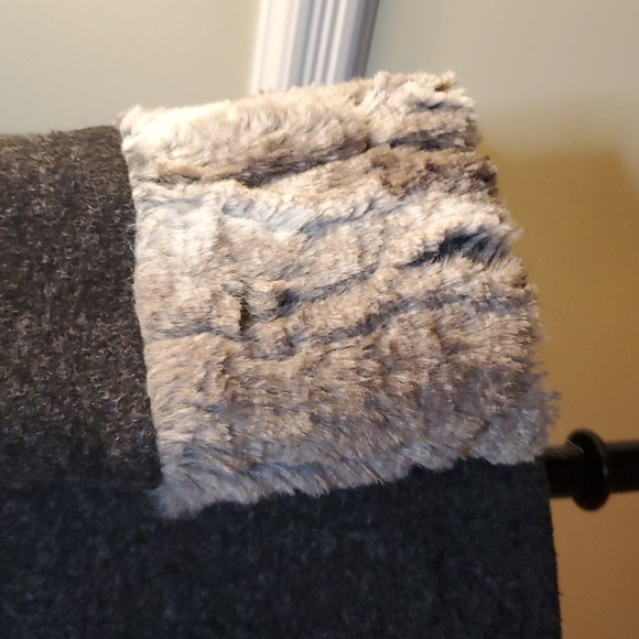 Faux Fur trim sweater L - Picture 3 of 6
